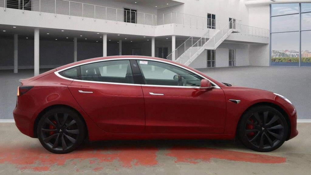 TESLA MODEL 3