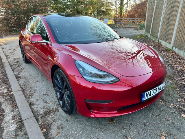TESLA MODEL 3