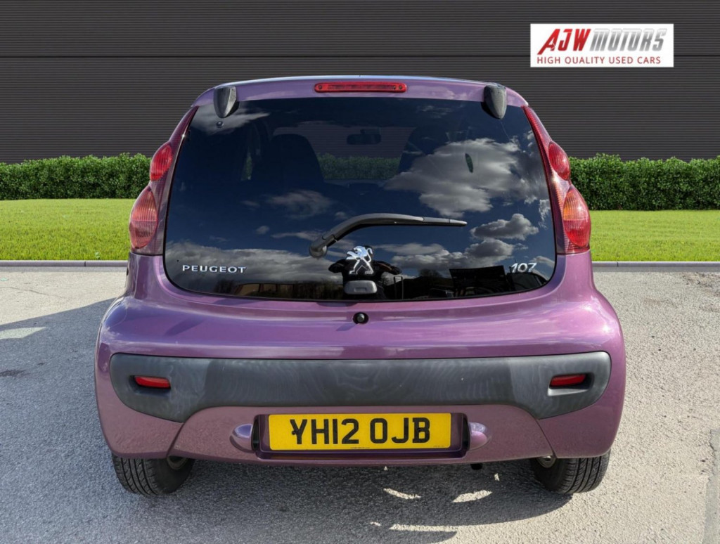 PEUGEOT 107