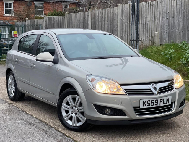VAUXHALL ASTRA