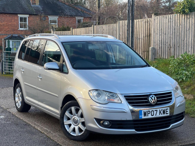 VOLKSWAGEN TOURAN