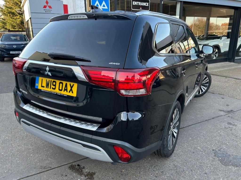 MITSUBISHI OUTLANDER