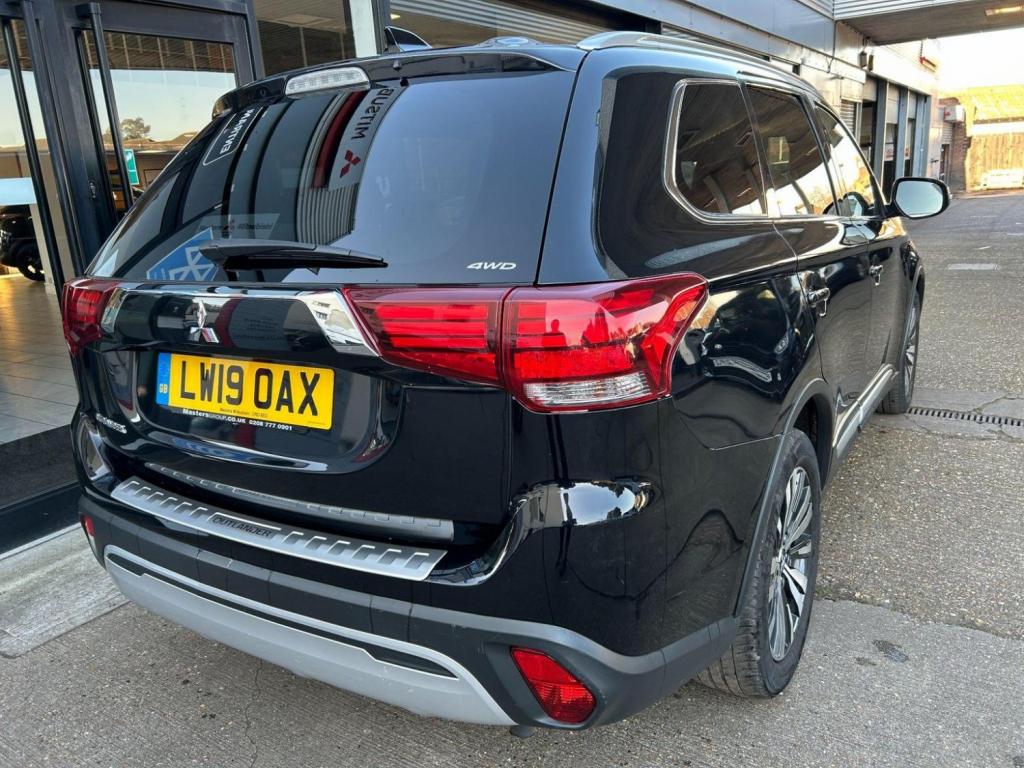 MITSUBISHI OUTLANDER