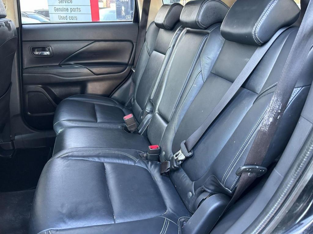 MITSUBISHI OUTLANDER