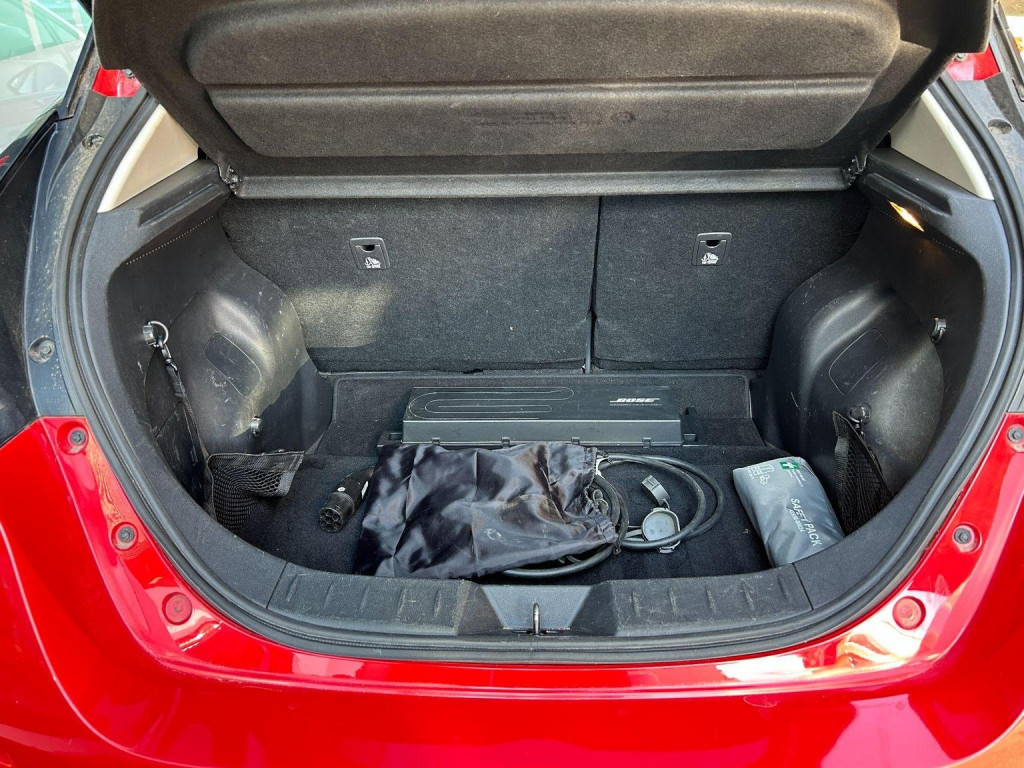 NISSAN LEAF