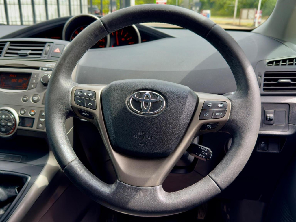 TOYOTA VERSO