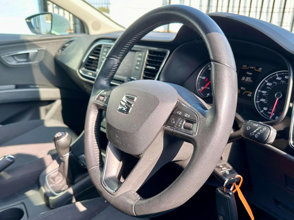SEAT LEON