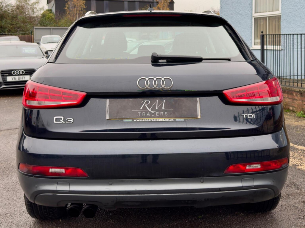 AUDI Q3
