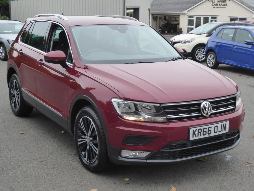 VOLKSWAGEN TIGUAN