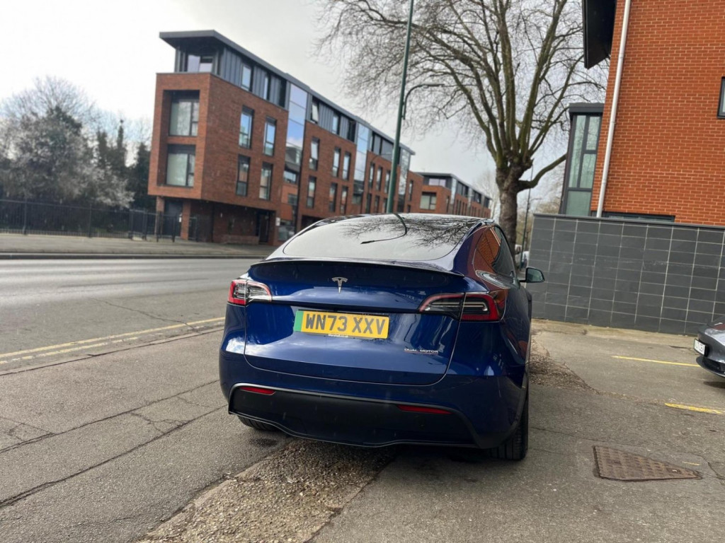 TESLA MODEL Y