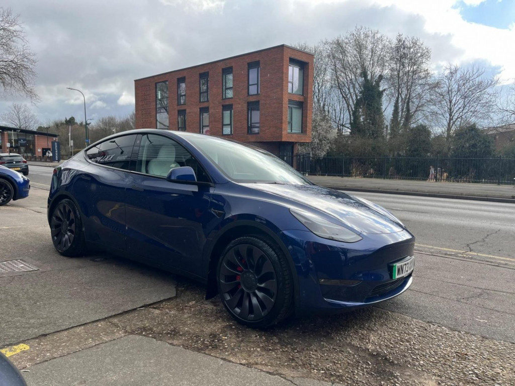 TESLA MODEL Y