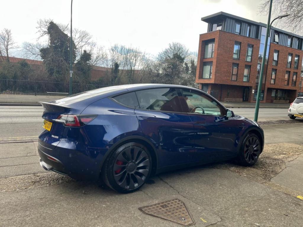 TESLA MODEL Y