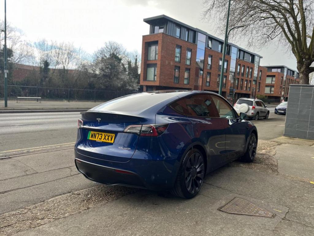 TESLA MODEL Y