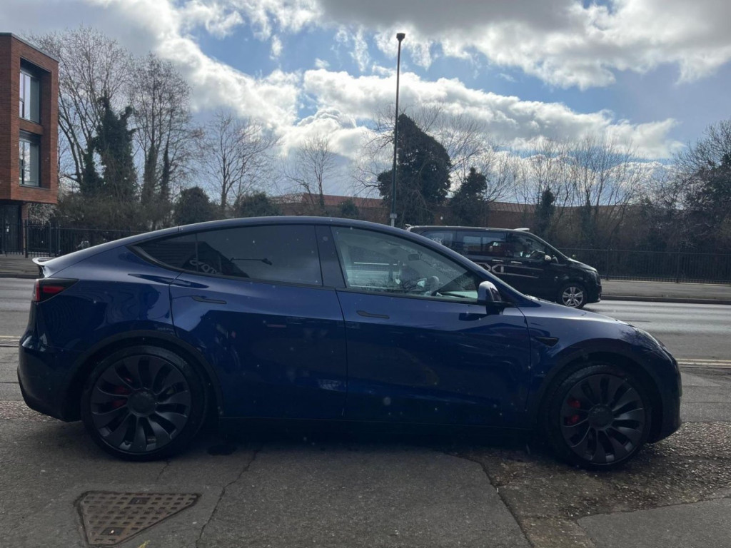 TESLA MODEL Y