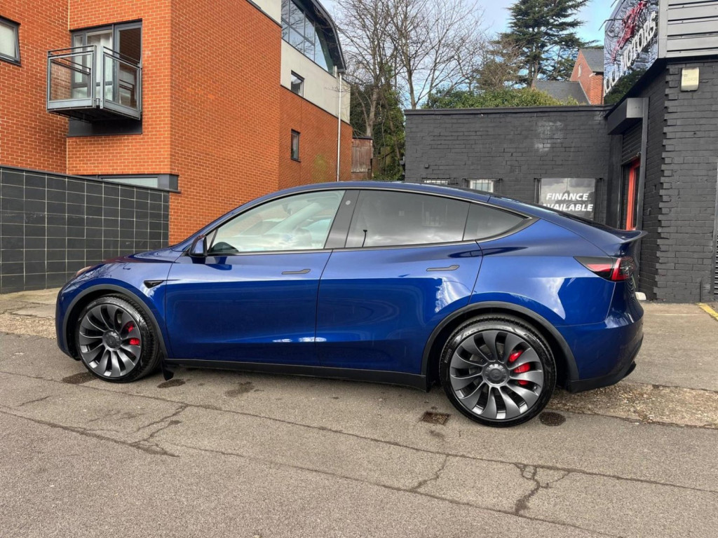 TESLA MODEL Y