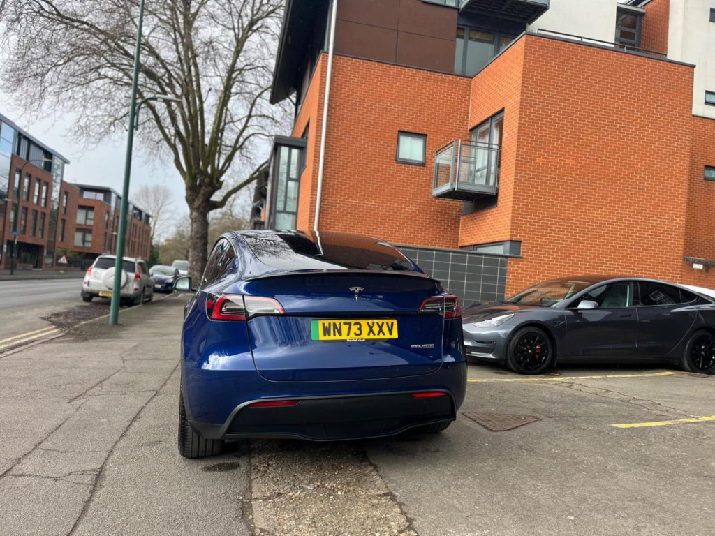 TESLA MODEL Y