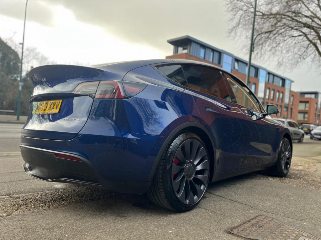 TESLA MODEL Y