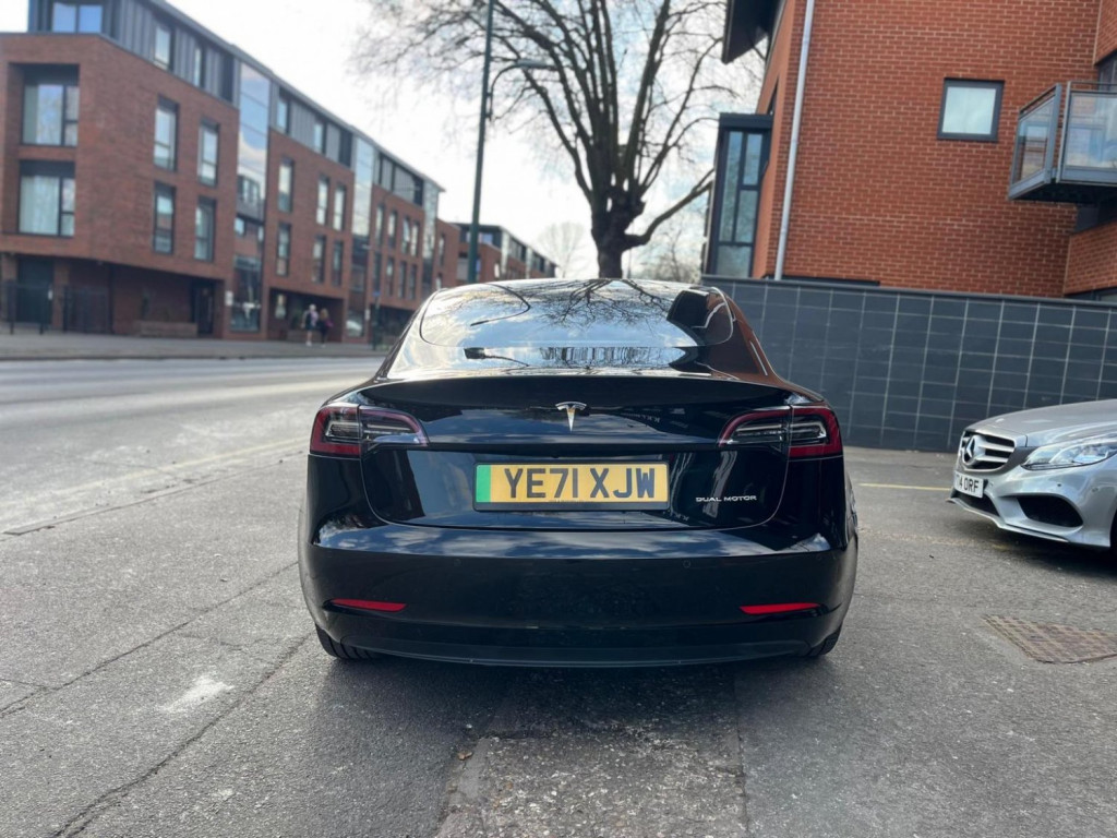 TESLA MODEL 3