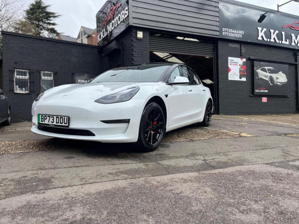TESLA MODEL 3