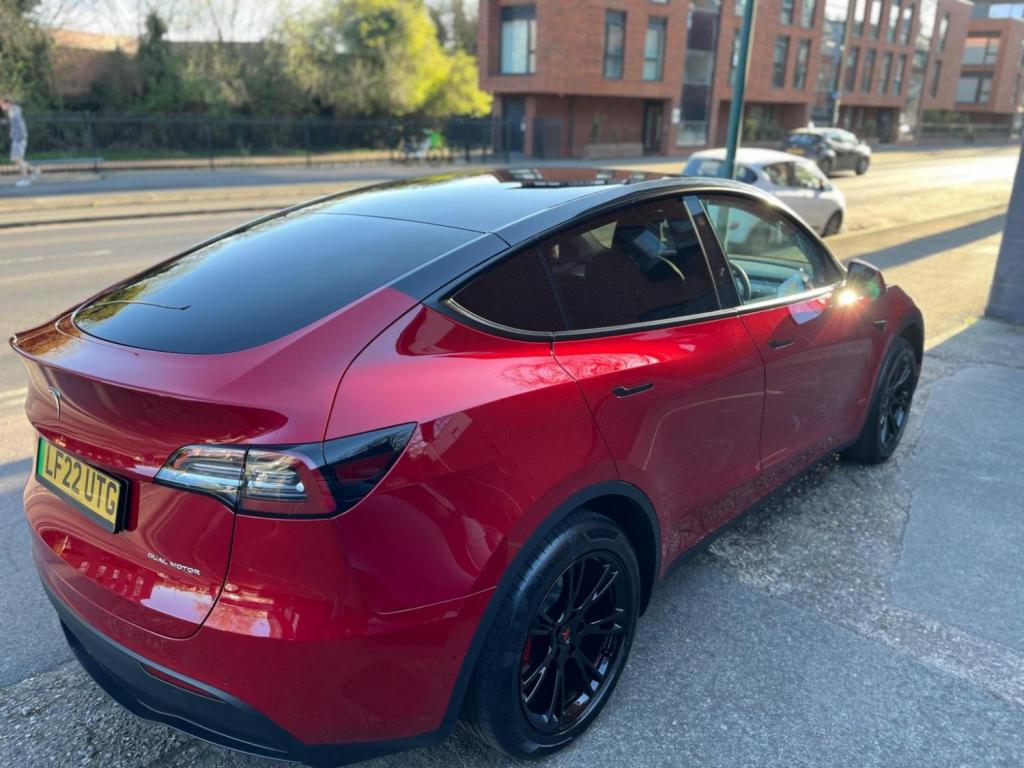 TESLA MODEL Y