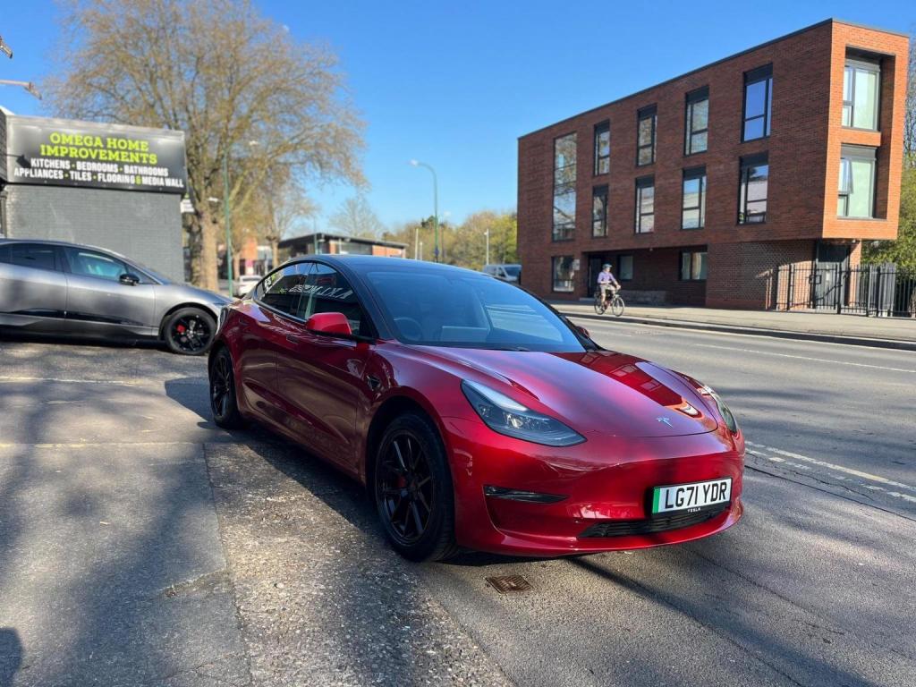 TESLA MODEL 3