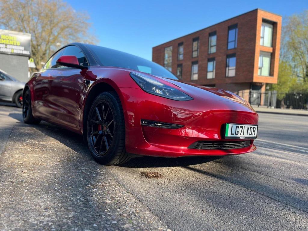 TESLA MODEL 3