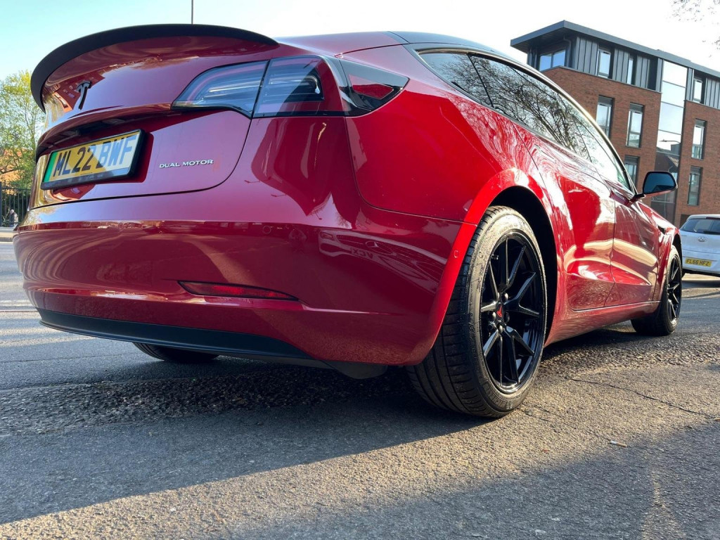 TESLA MODEL 3