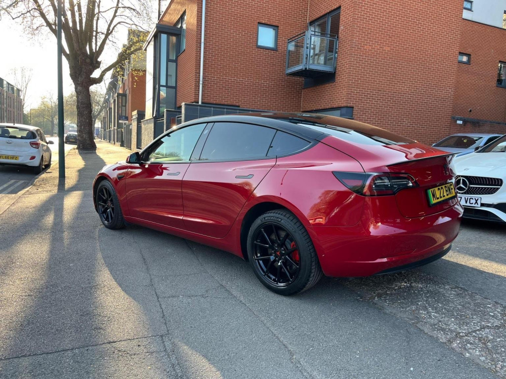 TESLA MODEL 3
