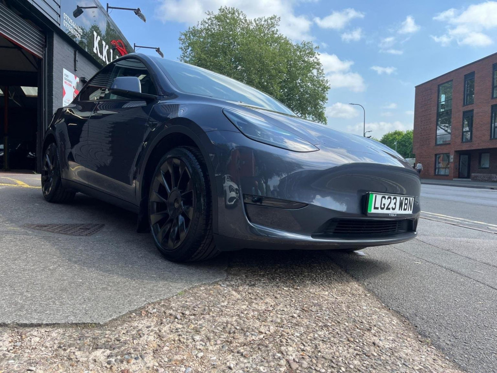 TESLA MODEL Y