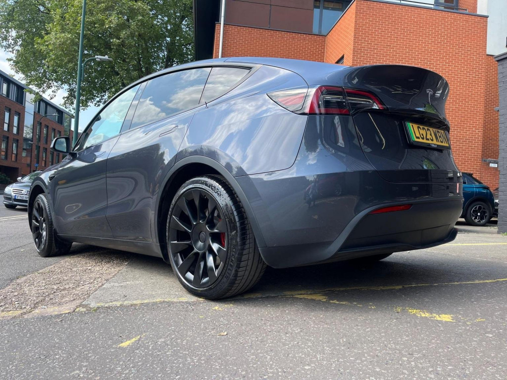 TESLA MODEL Y