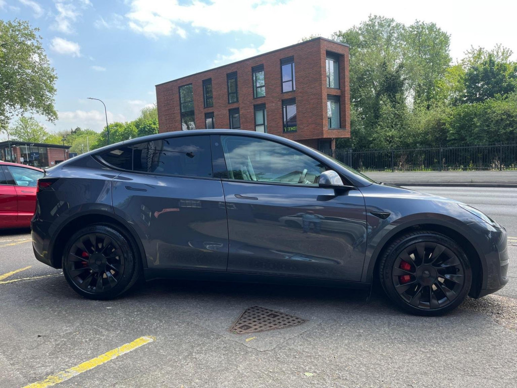 TESLA MODEL Y