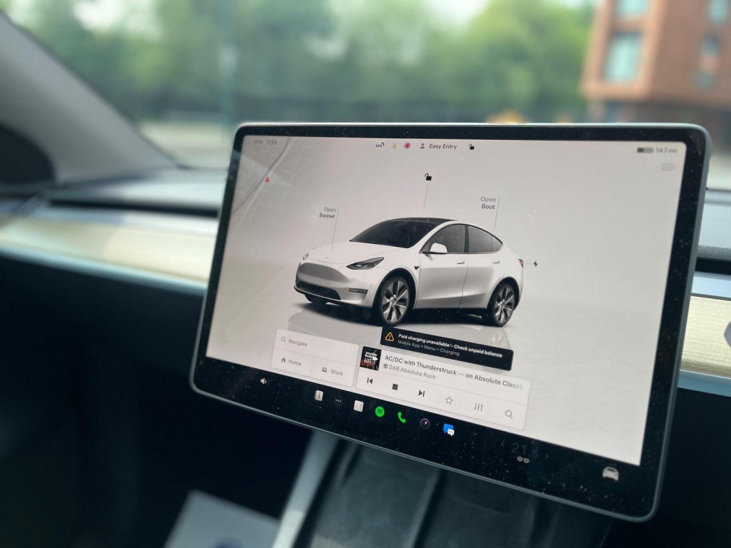 TESLA MODEL Y