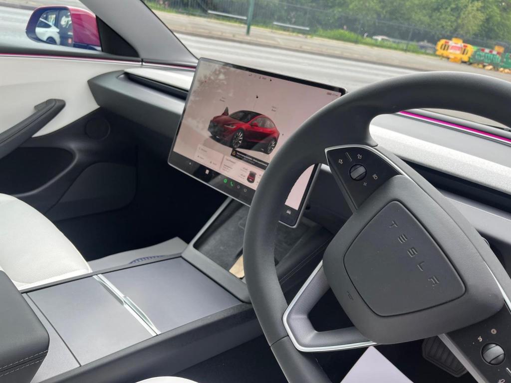 TESLA MODEL 3