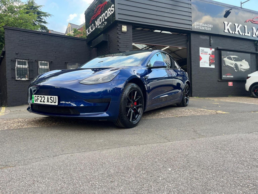 TESLA MODEL 3