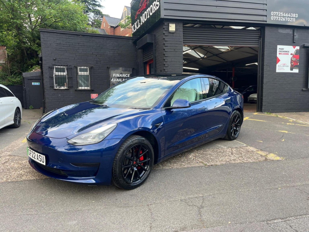 TESLA MODEL 3