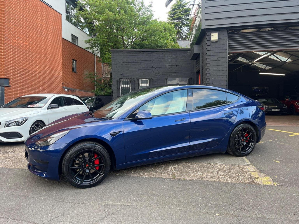 TESLA MODEL 3