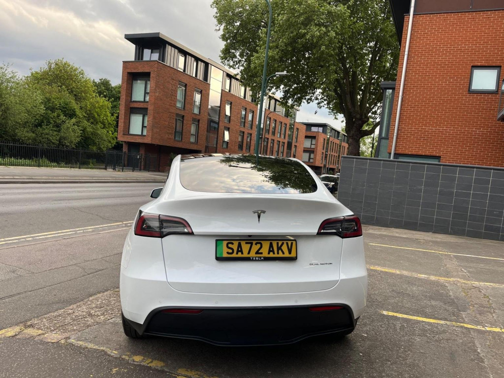 TESLA MODEL Y