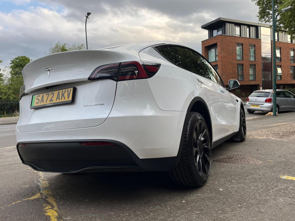 TESLA MODEL Y