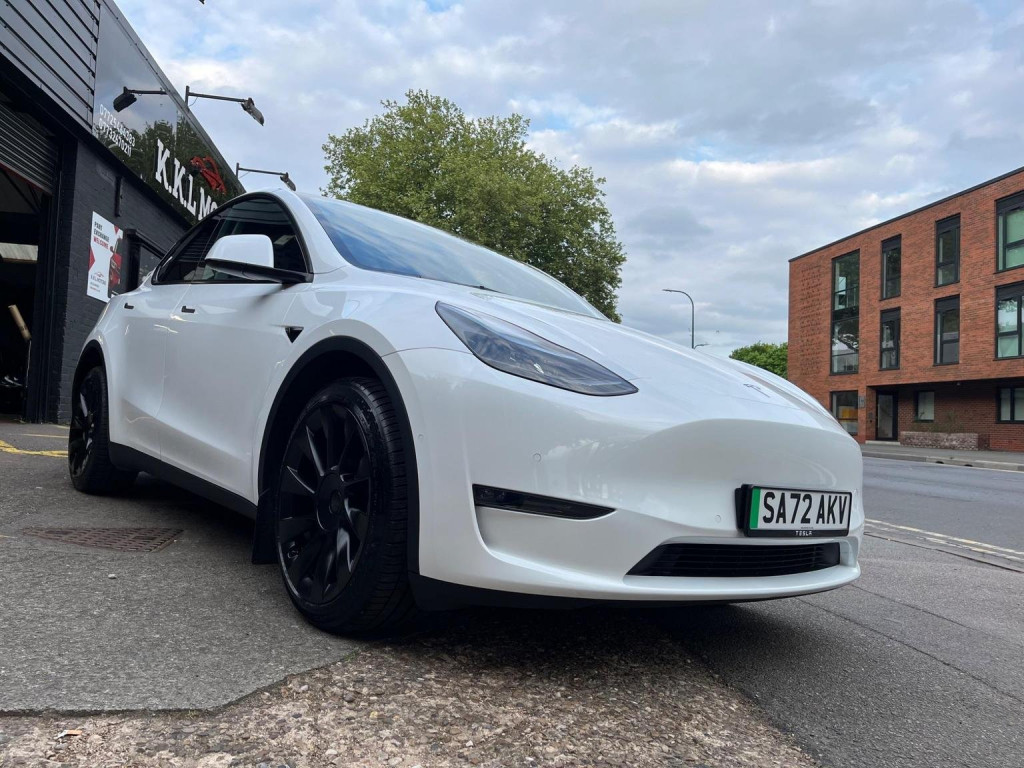 TESLA MODEL Y