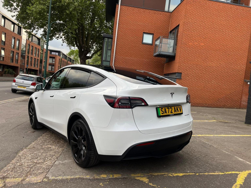TESLA MODEL Y