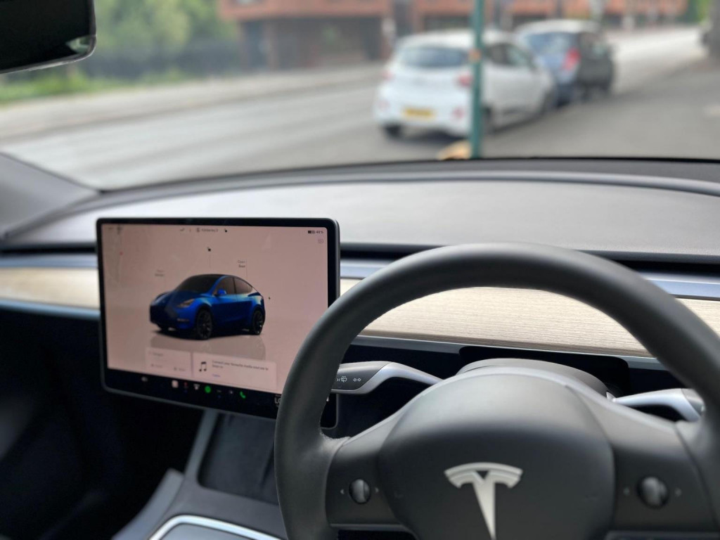 TESLA MODEL Y