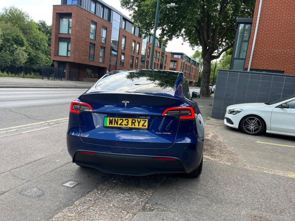 TESLA MODEL Y