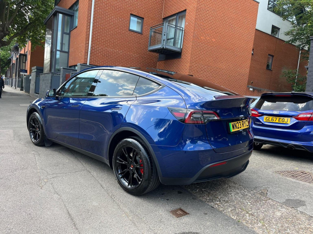 TESLA MODEL Y