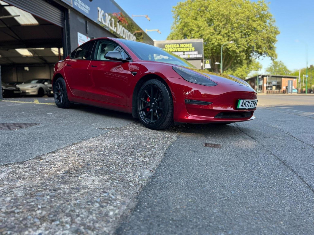TESLA MODEL 3