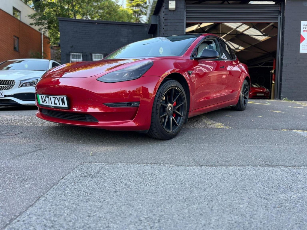 TESLA MODEL 3