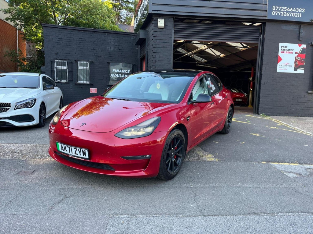 TESLA MODEL 3