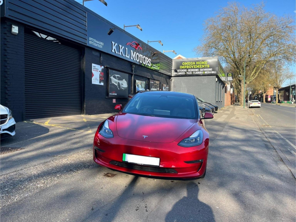 TESLA MODEL 3