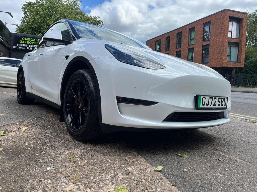 TESLA MODEL Y