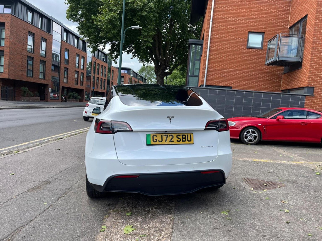 TESLA MODEL Y