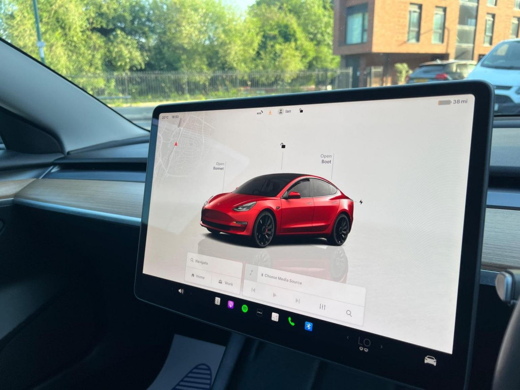 TESLA MODEL 3
